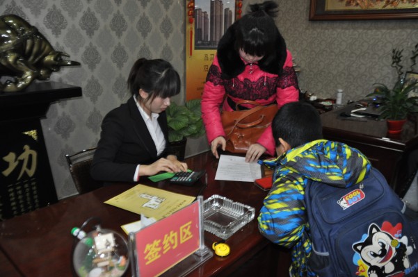 0352���W�W��һλŮʿ���ڿ��Jُ�� �����е��ǽ�ˮ���ČW�^