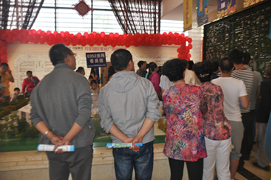 月星國際家居廣場置業顧問向0352房網網友介紹項目區位