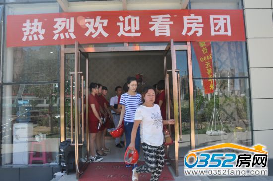 �|�����ǡ������ǿ͑�ǰ�����ؿ���