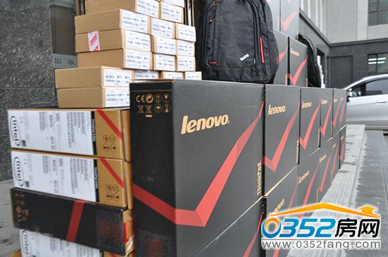 金水灣小區(qū)捐贈(zèng)聯(lián)想筆記本電腦