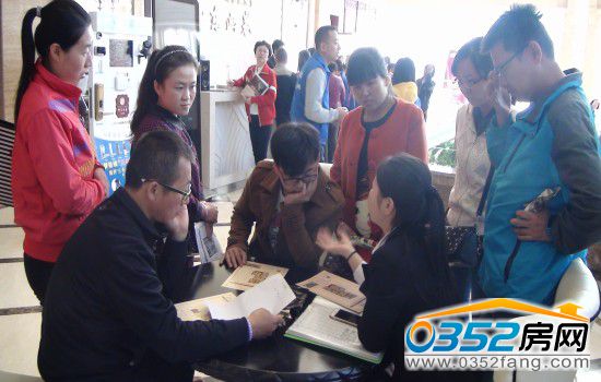 01193608a54533fa565553.jpg conew_3千禧0352房網網友與千禧御東畫卷置業顧問交流中.jpg