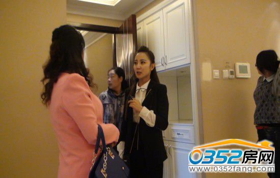 011943455cf6017e0f6895.jpg conew_3富力0352房網網友參觀樣板間.jpg