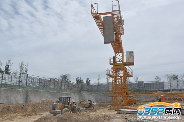 24155030a1823998b94693.jpg 1號樓塔吊.JPG