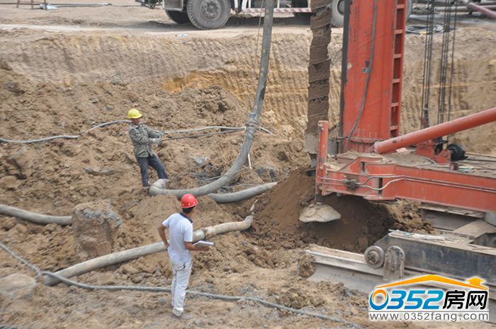 241552535a6be168cc4031.jpg 打樁5號樓.JPG