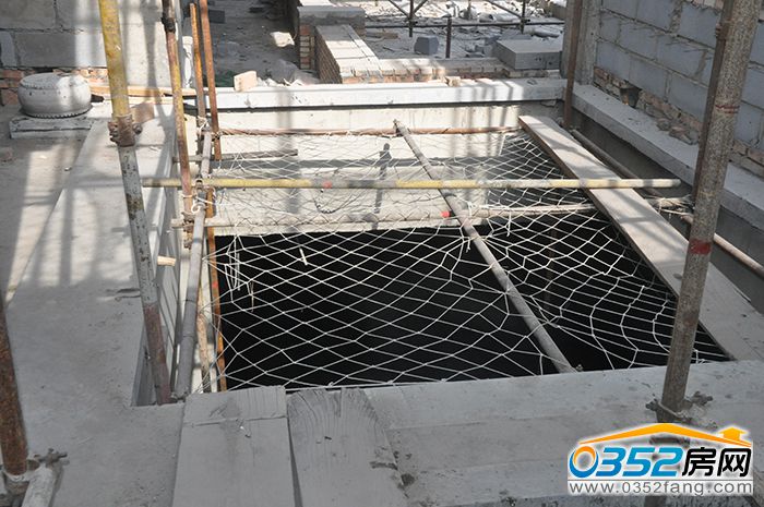 25213602177529f9654679.jpg 555099478962736529.jpg