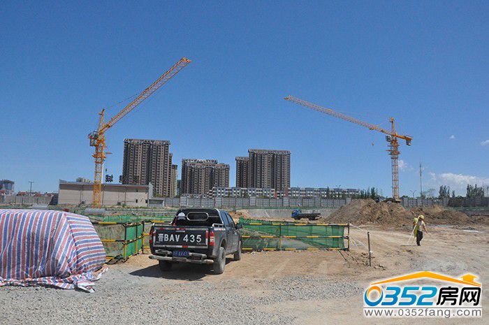 011214359038a986e13281.jpg A1塔吊.JPG