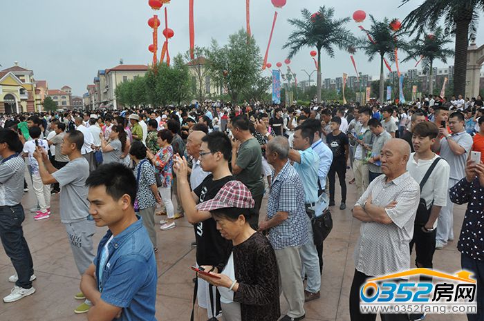 16140318e1f06bc0022137.jpg 園內人很多.JPG