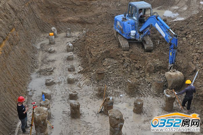 22171448c15741ada52381.jpg 6號開挖樁間土.JPG