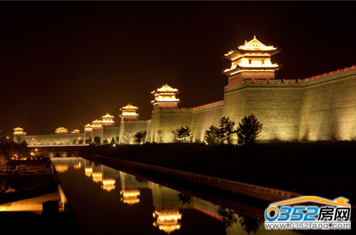 27164213dd620d48351426.jpg 古城墻夜景.jpg