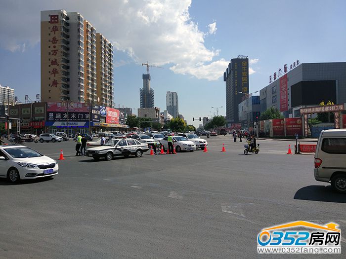 081707135fc0f4d2144863.jpg 交警封閉道路.jpg