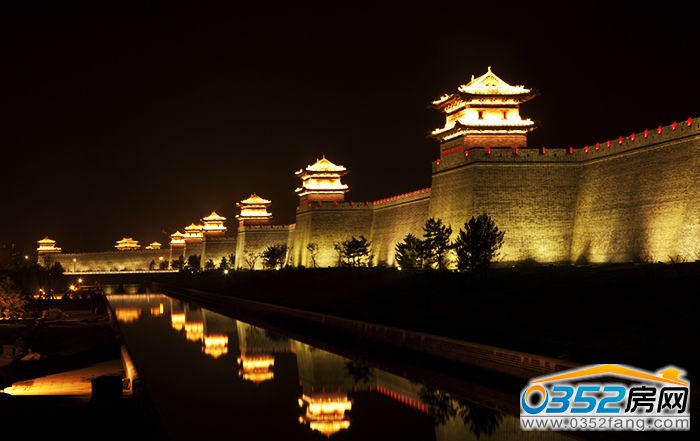 2615444670183fd1c31102.jpg 古城墻夜景.jpg