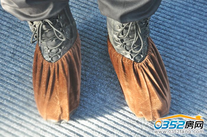 20113855536a6d96782890.jpg 鞋套.jpg