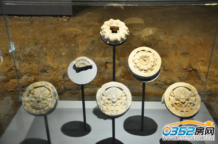 201142149f297e5d5e7406.jpg 雕花瓦當(dāng) (2).jpg