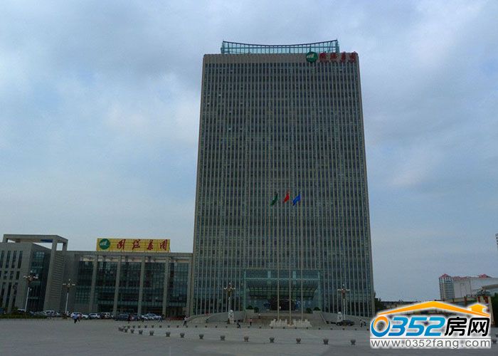 24150023b7f5ad2f0e9526.jpg 0040039470695579_b.jpg