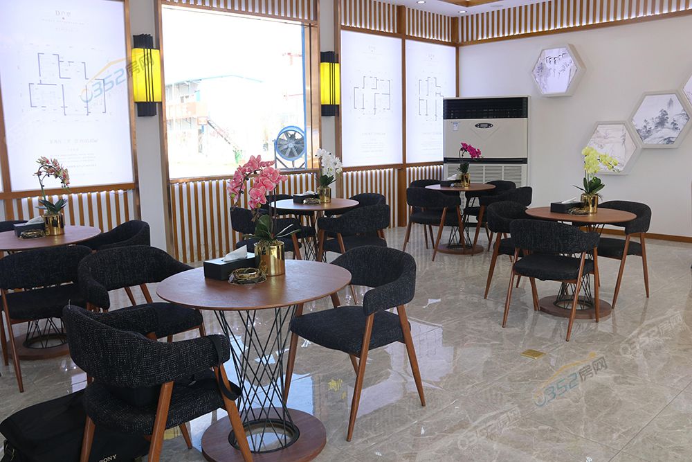 131656483d0043eaf31680.jpg 131656483d0043eaf31680.jpg