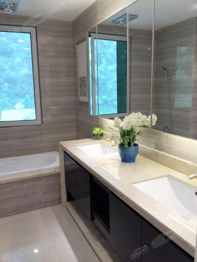 �����ǘӰ��g