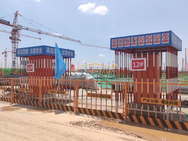 ���،����D