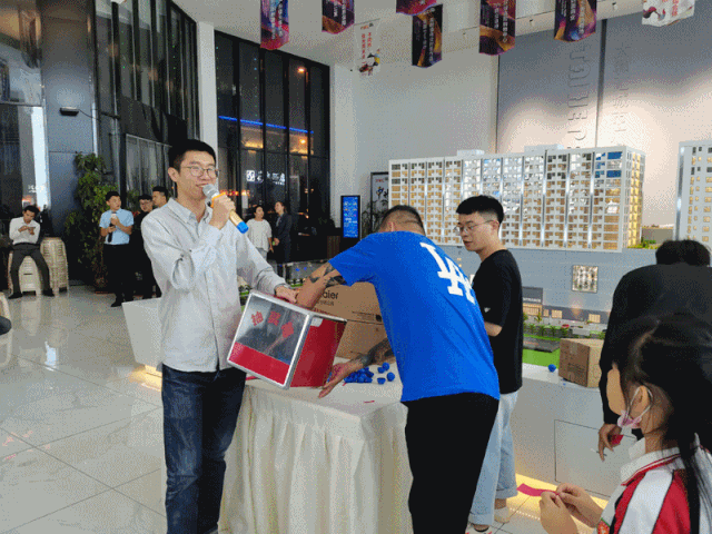 12113033c451d6f3a16533.gif 12113033c451d6f3a16533.gif