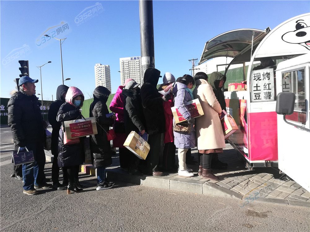 161643253fc06bec703839.jpg 貢薯領取現(xiàn)場.jpg