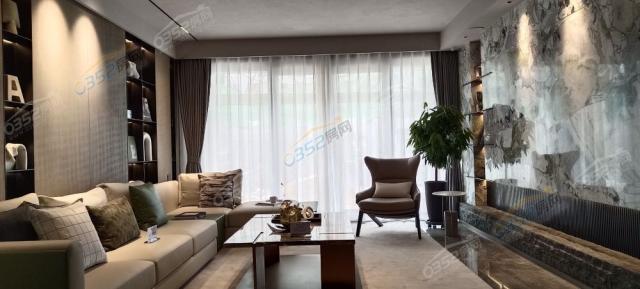 �Ӱ��g���͏d